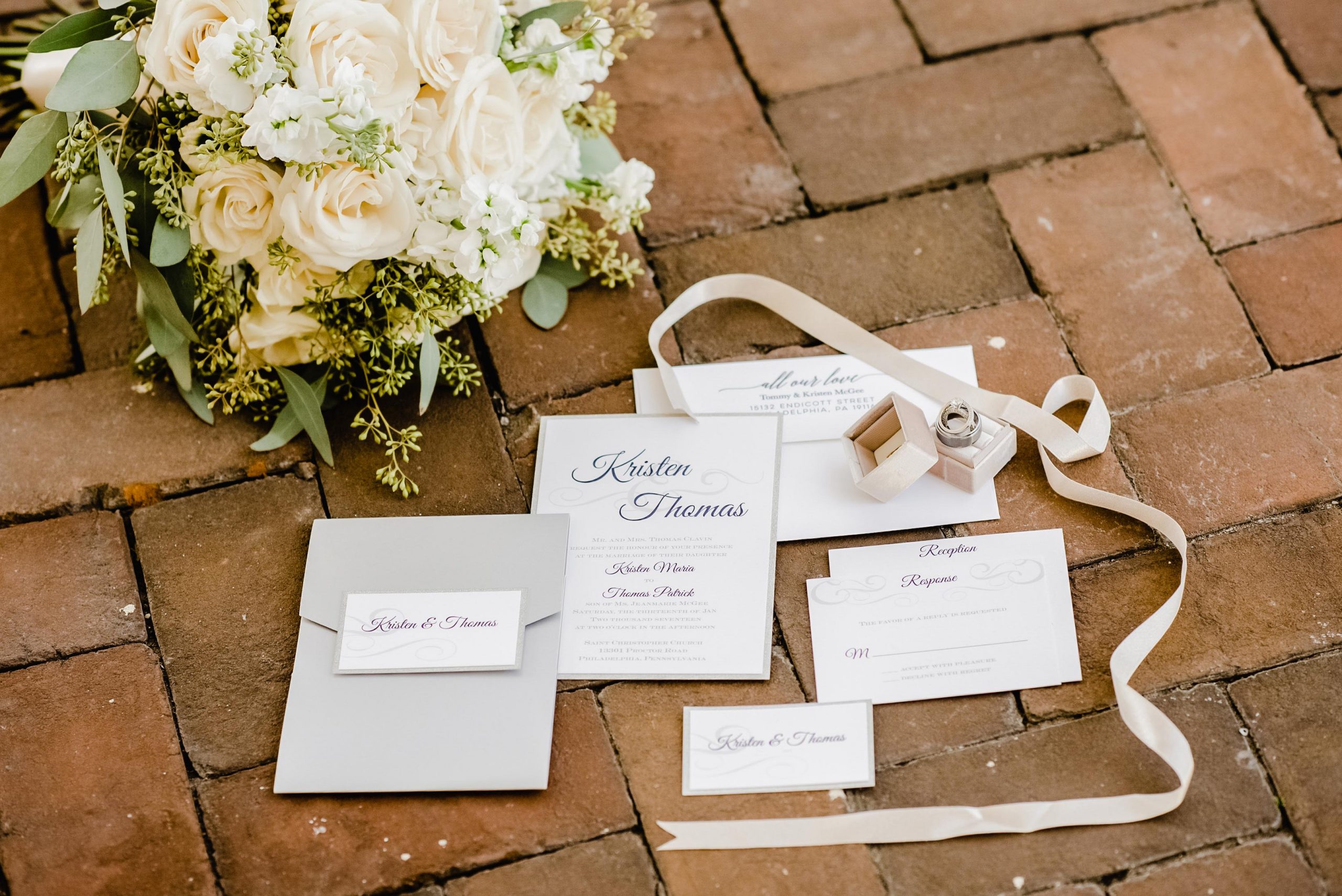 Looking for impactful invite designs for your winter wedding? Check out these ideas for some gorgeous and impressive winter wedding invites!